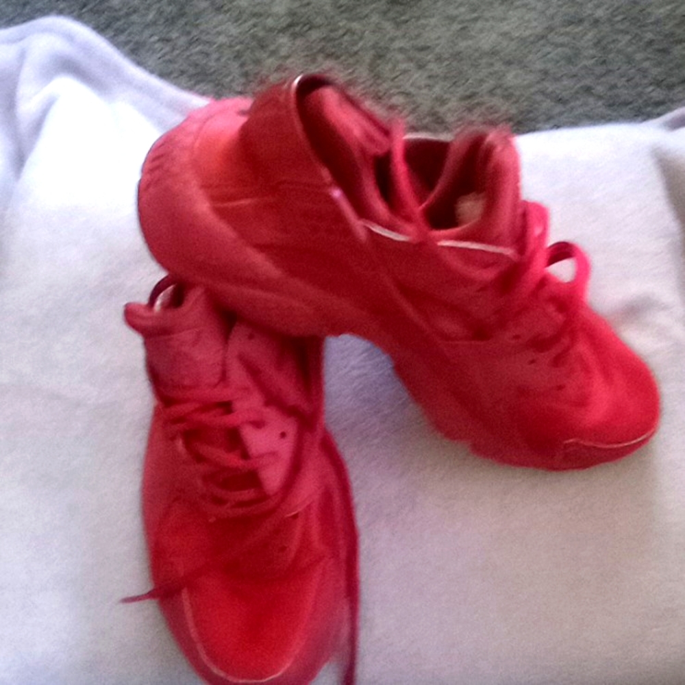 Red Nike Huaraches